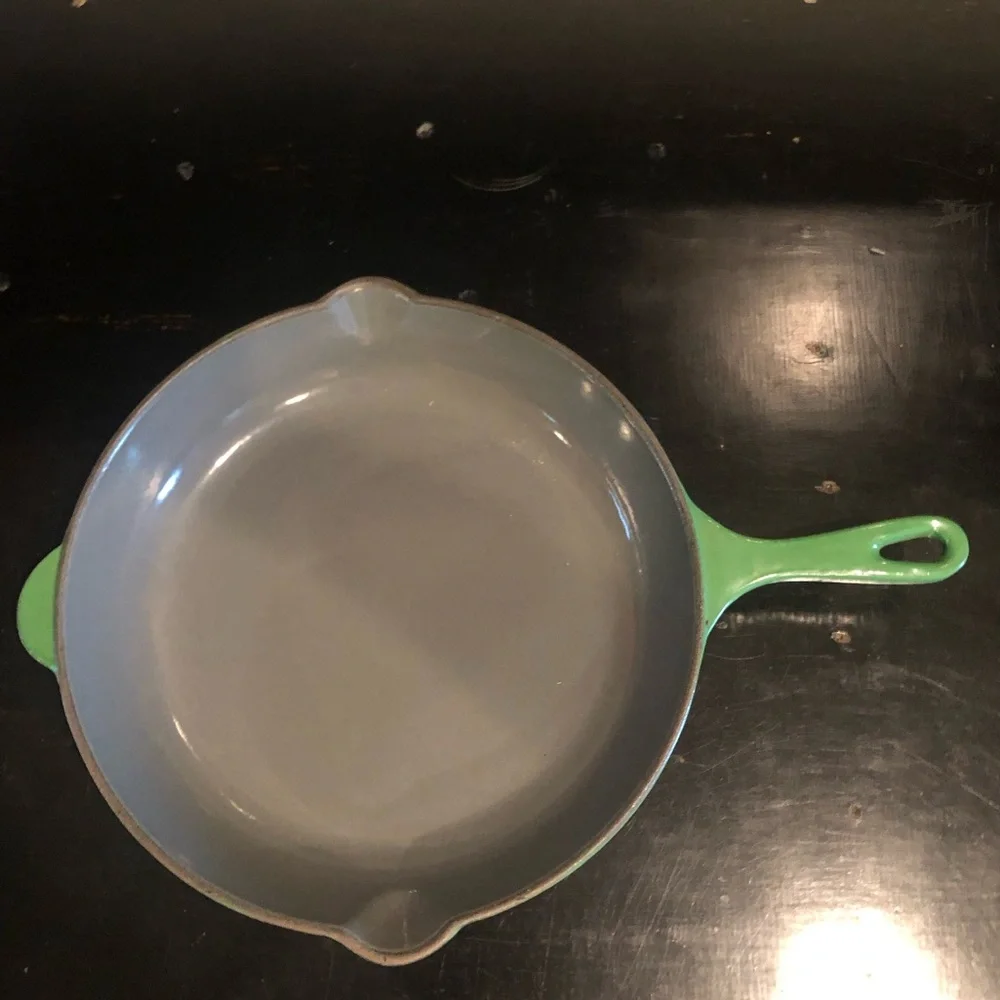 Le Creuset 26 cm fry pan cast iron green great condition preowned